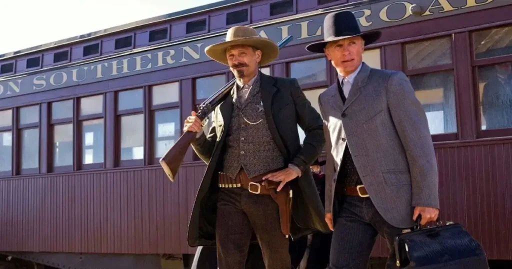 ed harris appaloosa Ed Harris como Virgil Cole e Viggo Mortensen em frente a trem Southern Railroad em Appaloosa 2008