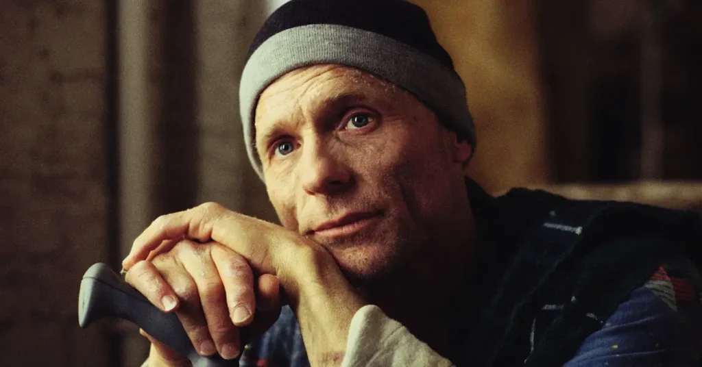 ed harris as horas Ed Harris como Richard Brown em As Horas 2002 usando gorro e expressão melancólica