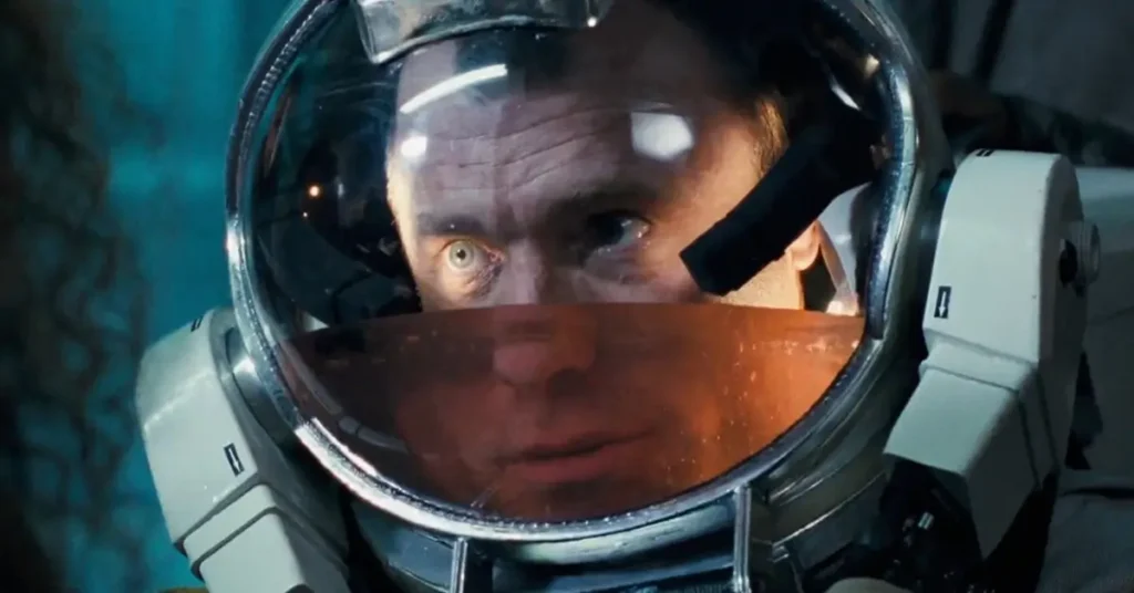 ed harris o segredo do abismo Ed Harris como Bud Brigman usando capacete de mergulho em "O Segredo do Abismo" (1989)