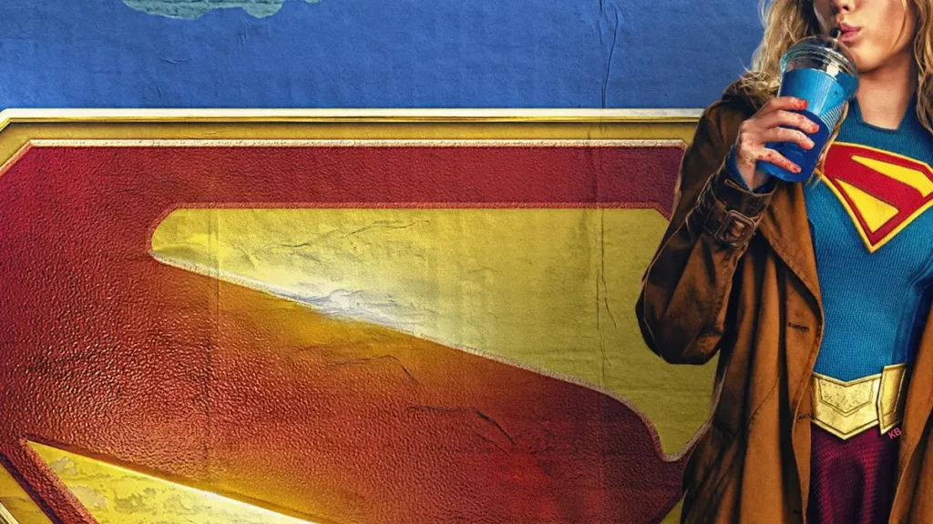 Imagem promocional do filme da Supergirl, com a heroína tomando um drink ao lado do símbolo kryptoniano, divulgação do filme da DC em 2026.