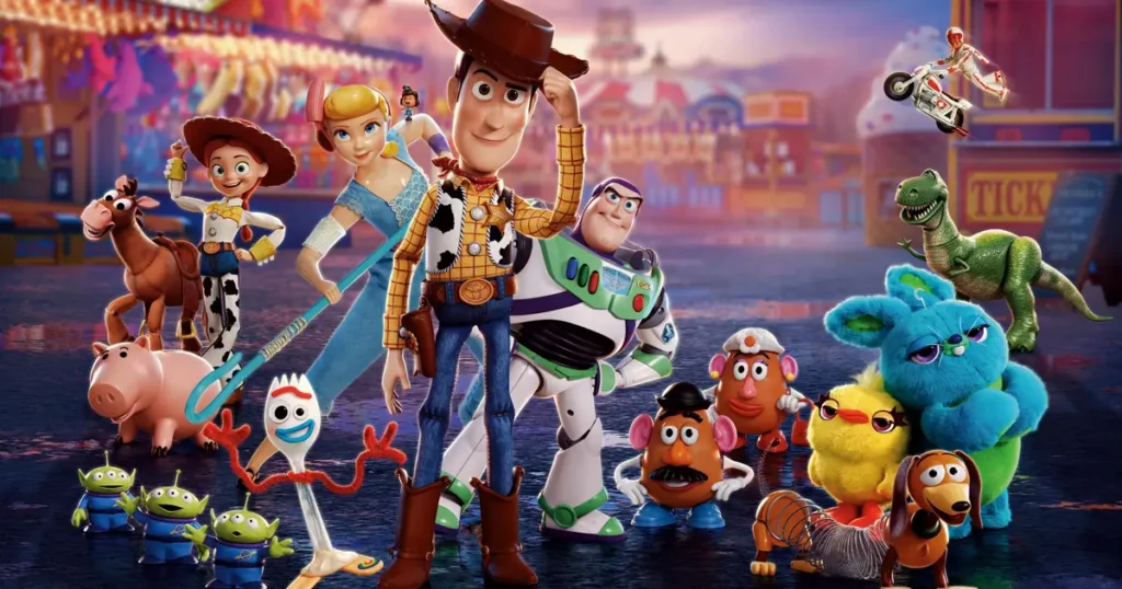 toy story 4 2019 Woody, Buzz Lightyear, Bo Peep e outros brinquedos em cena de Toy Story 4, demonstrando iluminação HDRI e microdetalhes avançados da Pixar em 2019.