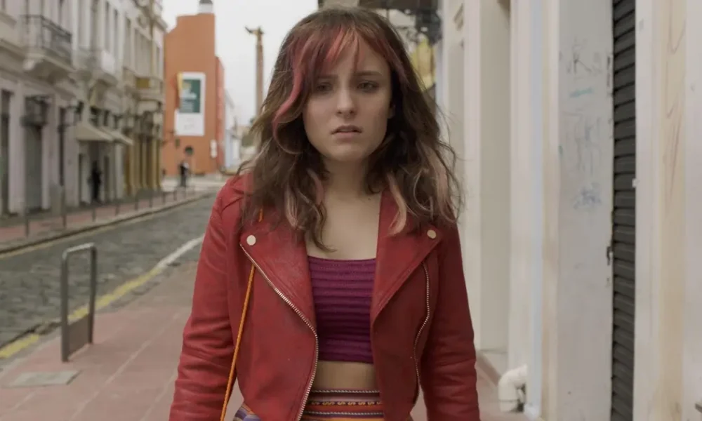 Larissa Manoela em cena do filme Traição entre Amigas (2025)