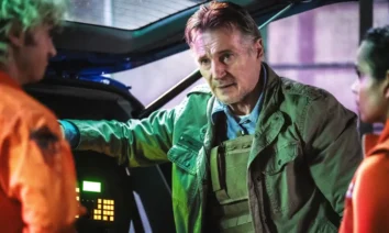 Liam Neeson, Georgina Campbell e Joe Keery em cena do filme “Alerta Apocalipse” (2026), uma mistura de terror e comédia com estreia em 29 de janeiro de 2026.