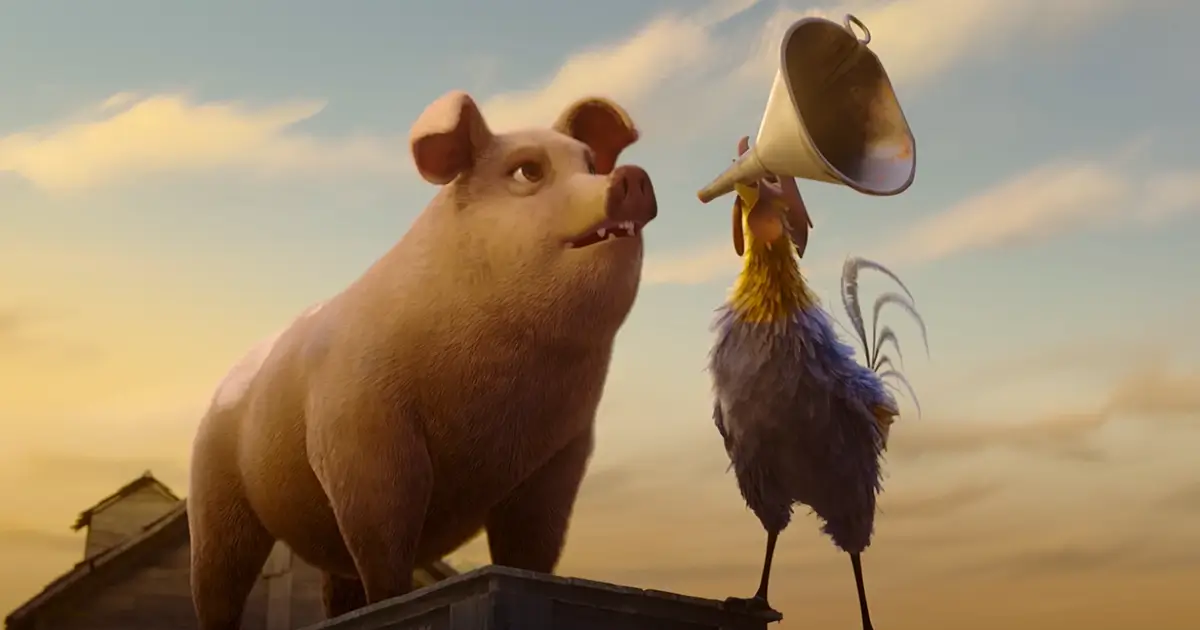 Porco e galo discursam sobre o celeiro em cena do trailer de A Revolução dos Bichos (2026), animação dirigida por Andy Serkis baseada na obra de George Orwell.