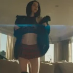 Mikey Madison em cena de Anora, filme independente dirigido por Sean Baker que liderou o ranking dos 10 Filmes Mais Buscados no Google em 2025