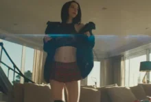 Mikey Madison em cena de Anora, filme independente dirigido por Sean Baker que liderou o ranking dos 10 Filmes Mais Buscados no Google em 2025