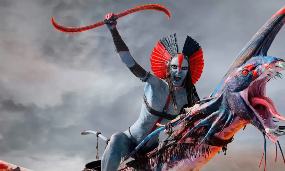 Cena de Avatar 3: Fogo e Cinzas mostra guerreira Na’vi em criatura alada durante batalha épica