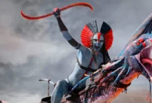 Cena de Avatar 3: Fogo e Cinzas mostra guerreira Na’vi em criatura alada durante batalha épica