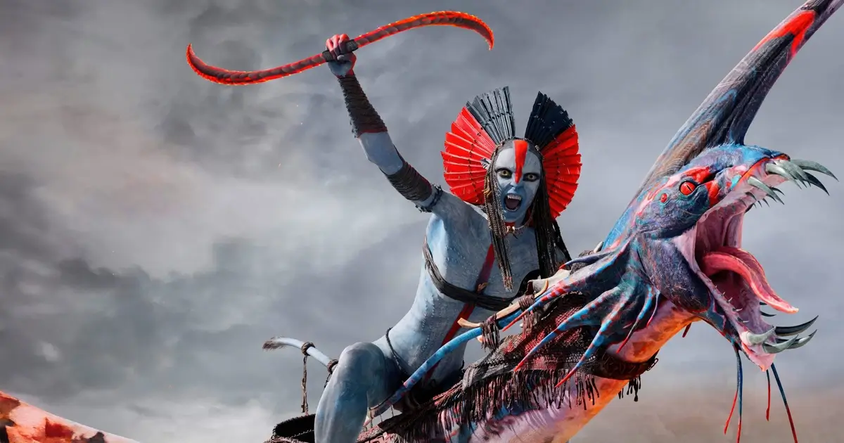 Cena de Avatar 3: Fogo e Cinzas mostra guerreira Na’vi em criatura alada durante batalha épica