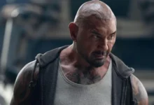 Dave Bautista como Ray Seale em Boca de Fumo (Trap House), filme de ação e crime que estreia no Prime Video em 31 de dezembro.