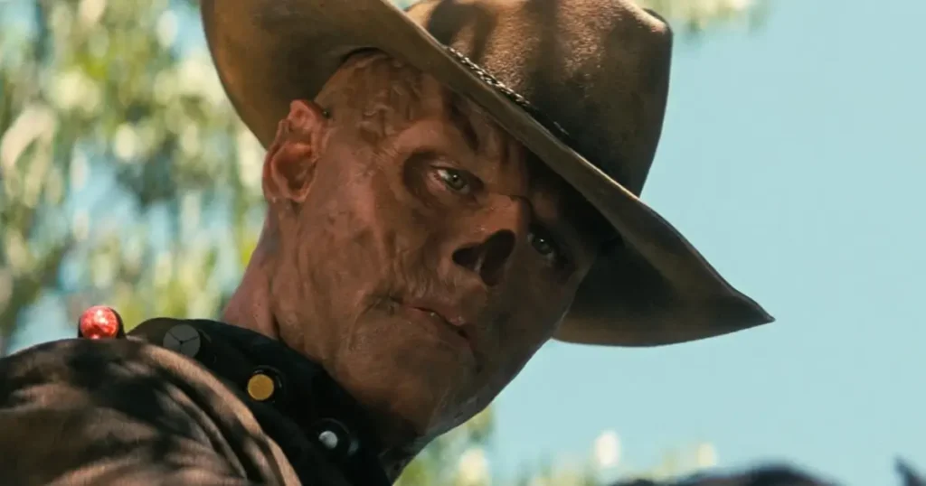 The Ghoul encarando a câmera em cena do episódio “A Cabeça”, da primeira temporada de Fallout.