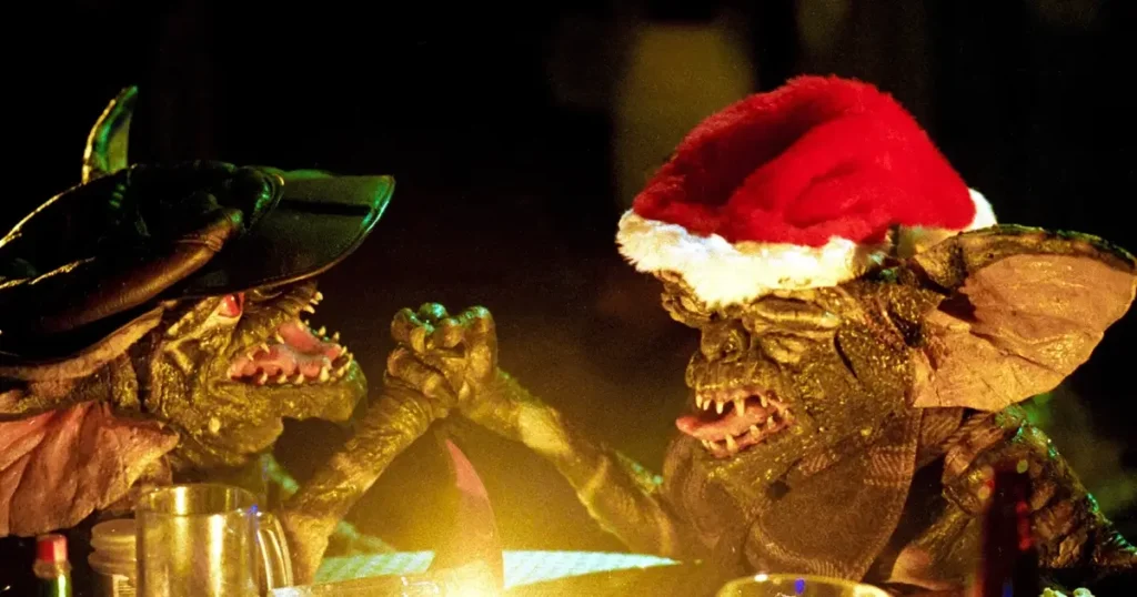 gremlins 1984 Gremlins em uma cena de caos natalino no filme Gremlins (1984), destacando criaturas assustadoras e humor negro típico de um filme de Natal proibido para crianças.