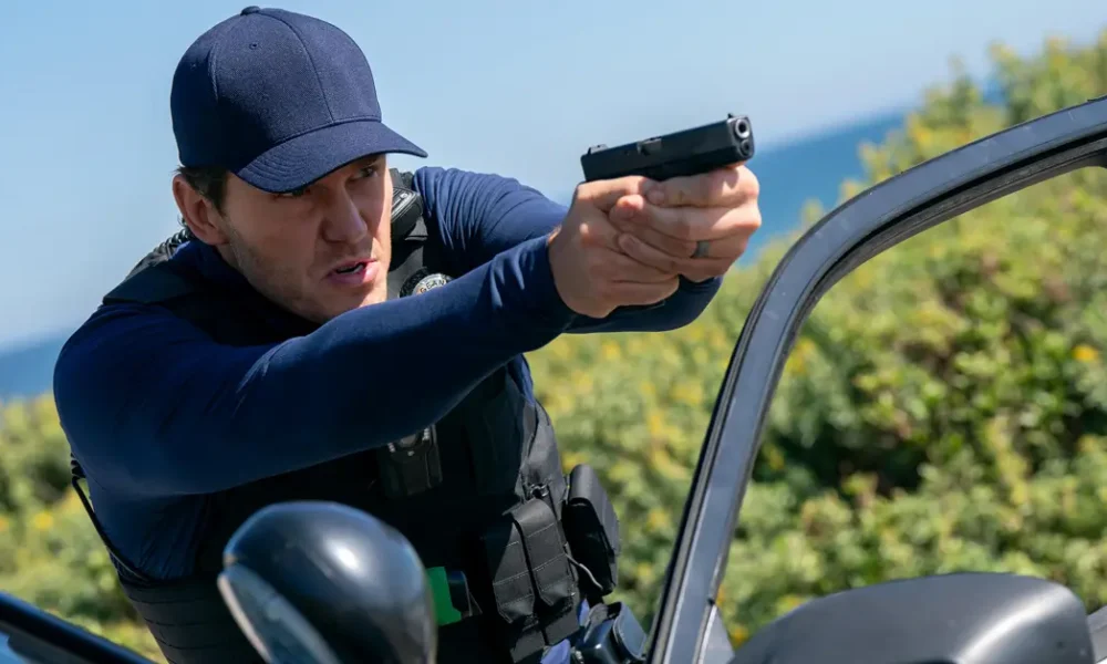 Chris Pratt armado em cena no novo trailer de Justiça Artificial (2026), thriller de ficção científica da Sony Pictures.