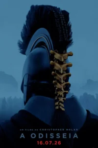 Pôster oficial de A Odisseia (The Odyssey), filme de Christopher Nolan, mostrando guerreiro com capacete e armadura em referência à mitologia grega