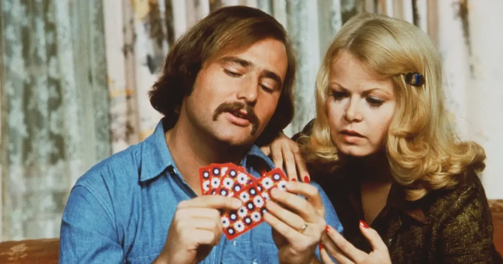 Rob Reiner como Michael Stivic e Sally Struthers como Gloria em cena de Tudo em Família