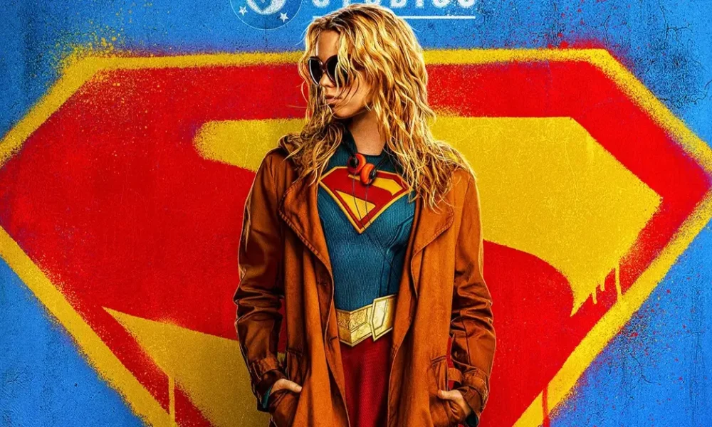 Pôster oficial de Supergirl (2026) divulgado pela Warner Bros. e DC Studios, com a heroína em frente ao símbolo kryptoniano no novo DCU.