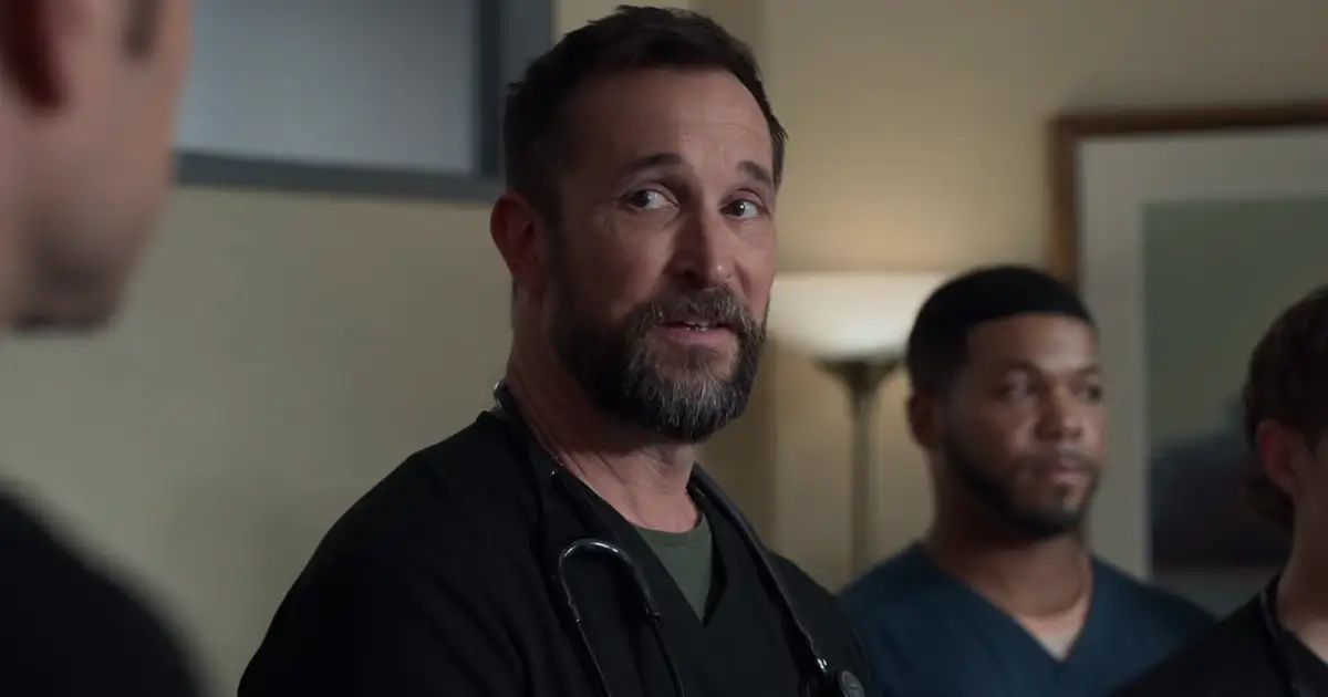 Noah Wyle como Dr. Robby (Dr. Michael Rabinavitch) em cena do trailer de The Pitt – Temporada 2, série médica da HBO Max.