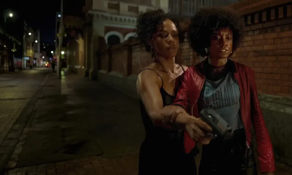 Naruna Costa e Camilla Damião em cena do filme Salve Geral: Irmandade