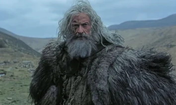 the death of robin hood 2026 Hugh Jackman caracterizado como Robin Hood em cena do trailer de The Death of Robin Hood (2026), filme dirigido por Michael Sarnoski