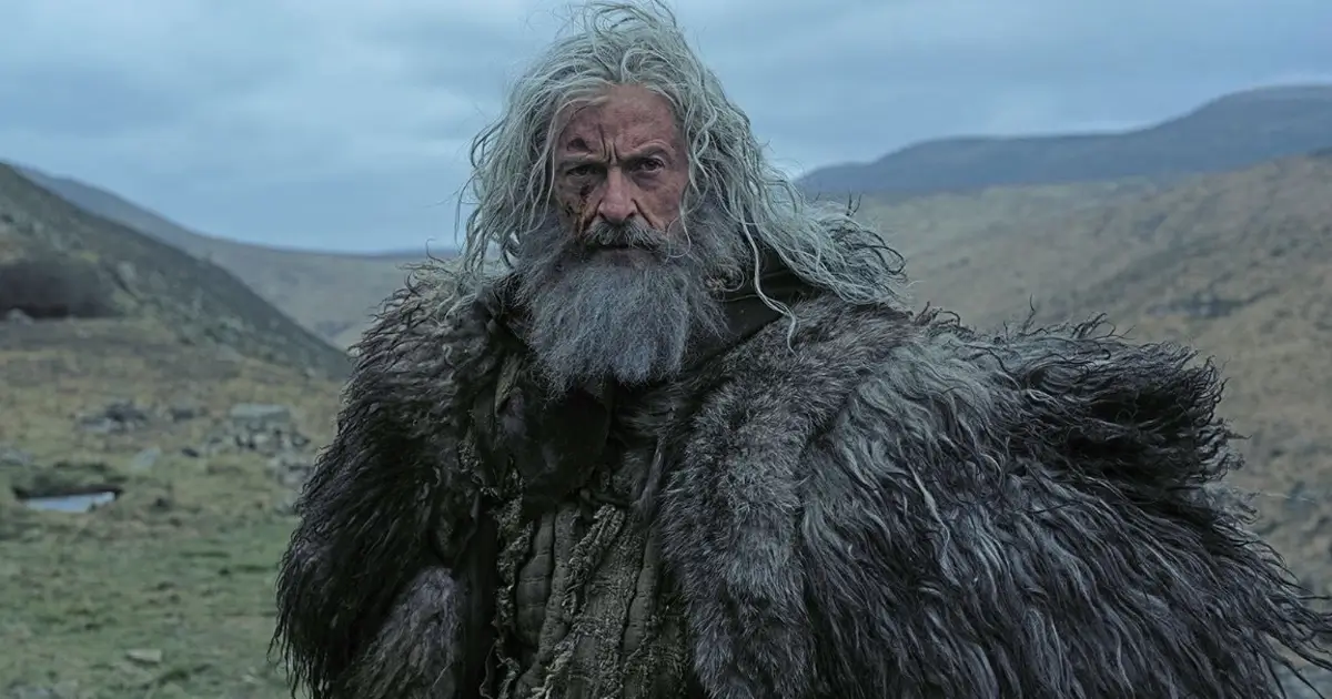 Hugh Jackman caracterizado como Robin Hood em cena do trailer de The Death of Robin Hood (2026), filme dirigido por Michael Sarnoski