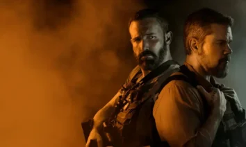 Ben Affleck e Matt Damon em imagem promocional de Dinheiro Suspeito (The Rip), drama criminal com estreia na Netflix em 16 de janeiro de 2026. Veja o trailer de Dinheiro Suspeito (The Rip).