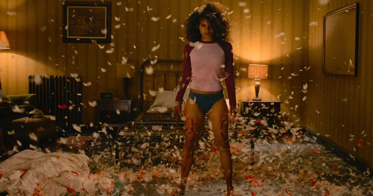Zazie Beetz em cena tensa do trailer de Eles Vão Te Matar (2026), terror dirigido por Kirill Sokolov, com estreia marcada para 26 de março de 2026 nos cinemas brasileiros.