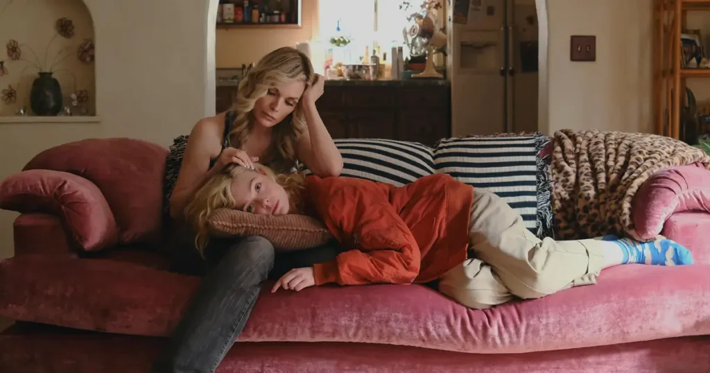 Elenco de Margo e a Falta de Dinheiro: Michelle Pfeiffer e Elle Fanning em cena da série da Apple TV+ (2026).