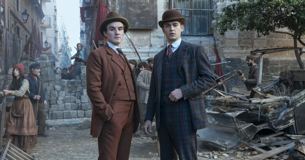 Dónal Finn e Hero Fiennes Tiffin em cena de Jovem Sherlock (2026), série mostrando a juventude do detetive em um cenário vitoriano.