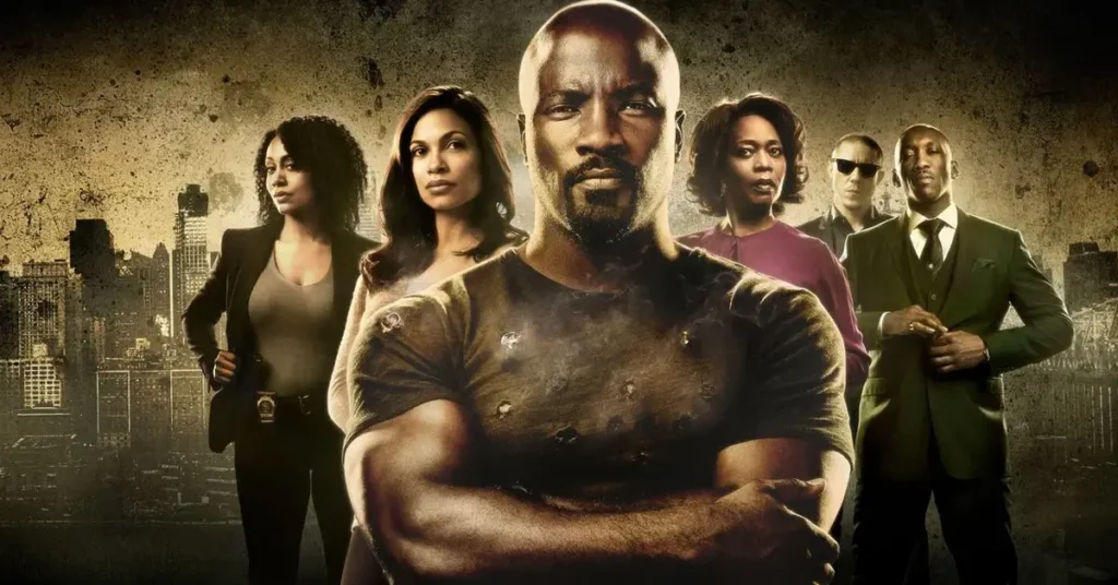 Simone Missick, Rosario Dawson, Mike Colter, Alfre Woodard, Theo Rossi e Mahershala Ali em imagem promocional da série Luke Cage da Marvel na Netflix