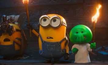 Minions e uma criatura verde seguram tochas em cena do trailer de Minions e Monstros (2026)