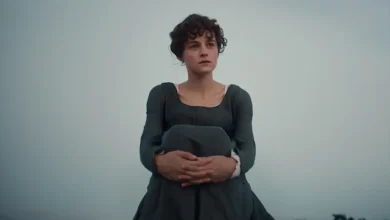 Emma Corrin no teaser Orgulho e Preconceito, série da Netflix inspirada na obra de Jane Austen