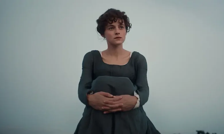 Emma Corrin no teaser Orgulho e Preconceito, série da Netflix inspirada na obra de Jane Austen