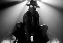 Spider-Noir em cena do teaser da série da Prime Video, com visual em preto e branco e estética inspirada no cinema noir