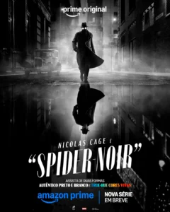 Pôster oficial de Spider-Noir com Nicolas Cage em rua sombria em preto e branco na nova série da Prime Video
