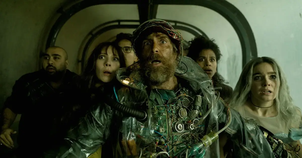 Sam Rockwell, Michael Peña, Juno Temple, Haley Lu Richardson, Asim Chaudhry e Zazie Beetz em cena de Boa Sorte, Divirta-se, Não Morra (2025)