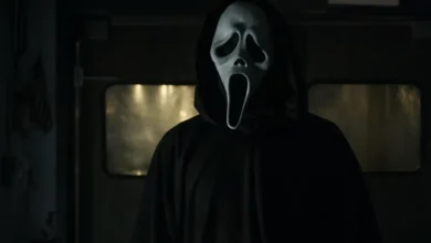 Ghostface em cena sombria no trailer final de Pânico 7.