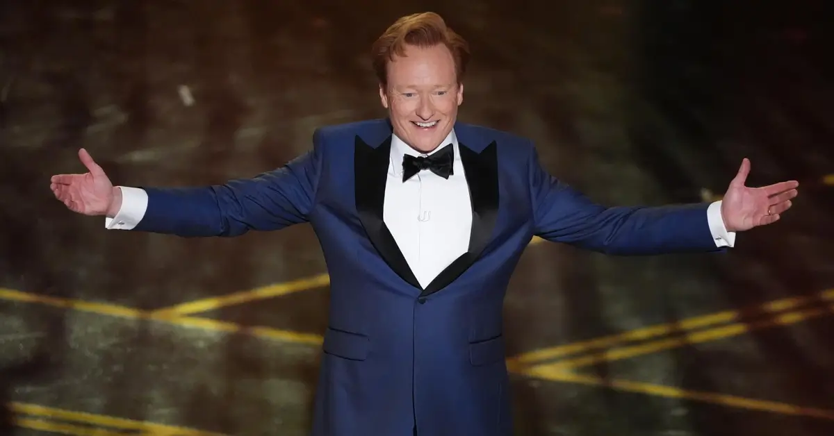 Conan O’Brien apresentando o Oscar 2026 durante cerimônia marcada pela queda na audiência do Oscar 2026