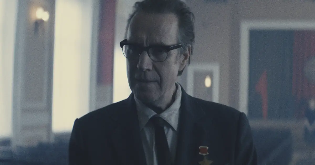 Rhys Ifans em Cidade das Estrelas (2026), série de ficção científica da Apple TV+