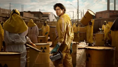 Johnny Massaro em cena de “Emergência Radioativa”, minissérie brasileira da Netflix baseada em fatos reais, estreia em 18 de março de 2026.