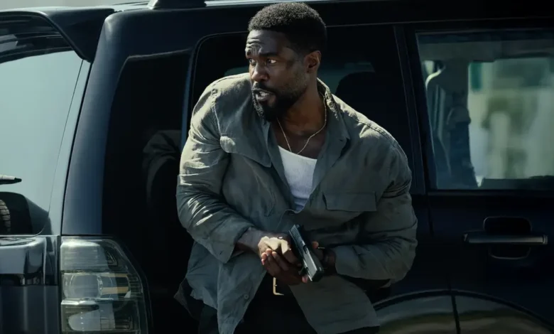 Yahya Abdul-Mateen II em cena de ação na série Homem em Chamas (2026), produção da Netflix que estreia em 30 de abril de 2026