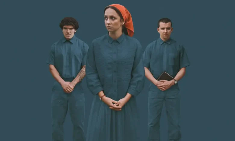 Fra Fee, Molly Windsor e Asa Butterfield em cena da minissérie Sem Salvação (Unchosen), produção original da Netflix