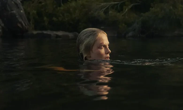 Charlize Theron em cena dentro da água no trailer de O Jogo do Predador (2026)