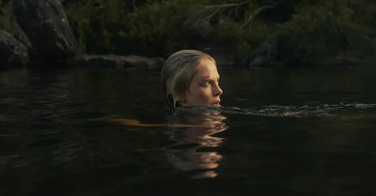 Charlize Theron em cena dentro da água no trailer de O Jogo do Predador (2026)