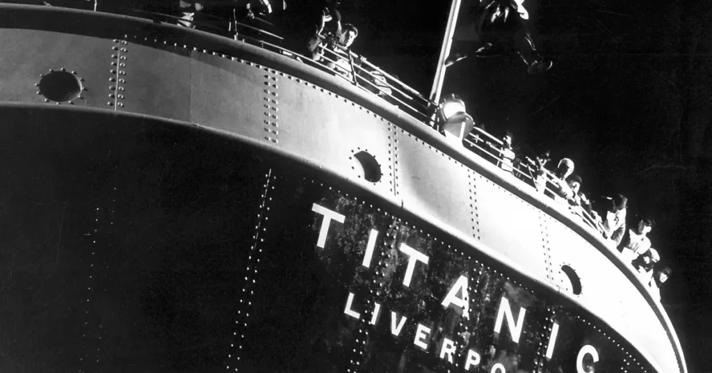 Cena do filme Somente Deus por Testemunha (1958), retrato fiel do naufrágio do RMS Titanic