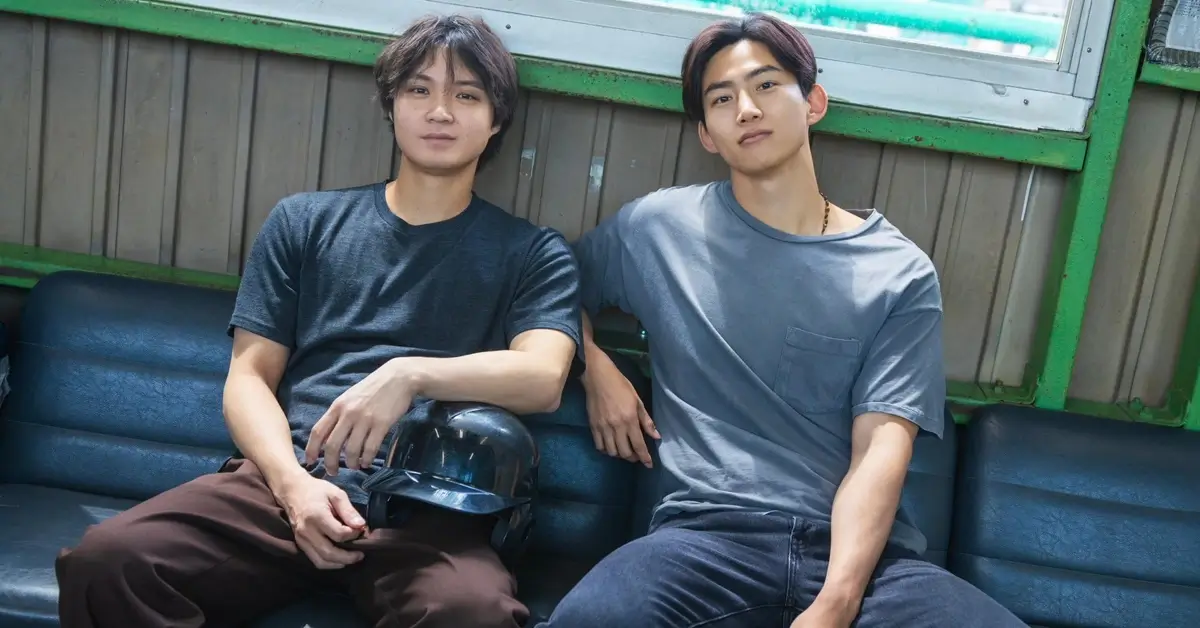Taecyeon e Hayato Isomura em cena da série Alma Gêmea (2026), produção original da Netflix que estreia em 14 de maio