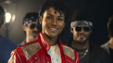 bilheteria de michael 2026 Jaafar Jackson caracterizado como Michael Jackson em cena do filme Michael (2026), destaque para a bilheteria de michael recordista