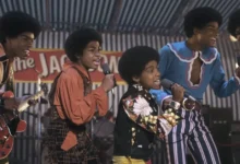 Elenco de Michael (2026) com Juliano Valdi, Judah Edwards, Jayden Harville, Jaylen Lyndon Hunter e Nathaniel Logan McIntyre interpretando os Jackson 5 em apresentação musical