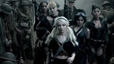 Elenco de "Sucker Punch: Mundo Surreal" reunido em cena do filme, com Babydoll e as protagonistas em ambiente de guerra