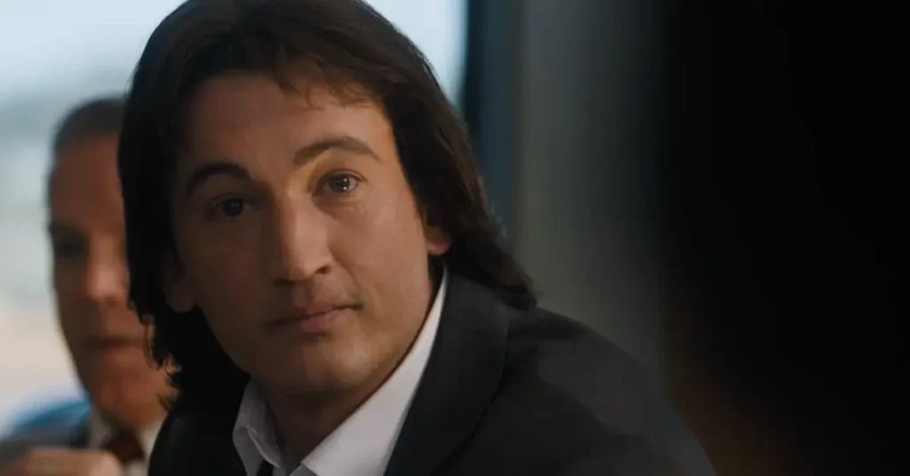michael john branca Miles Teller como John Branca no filme Michael 2026 representando o espólio de Michael Jackson