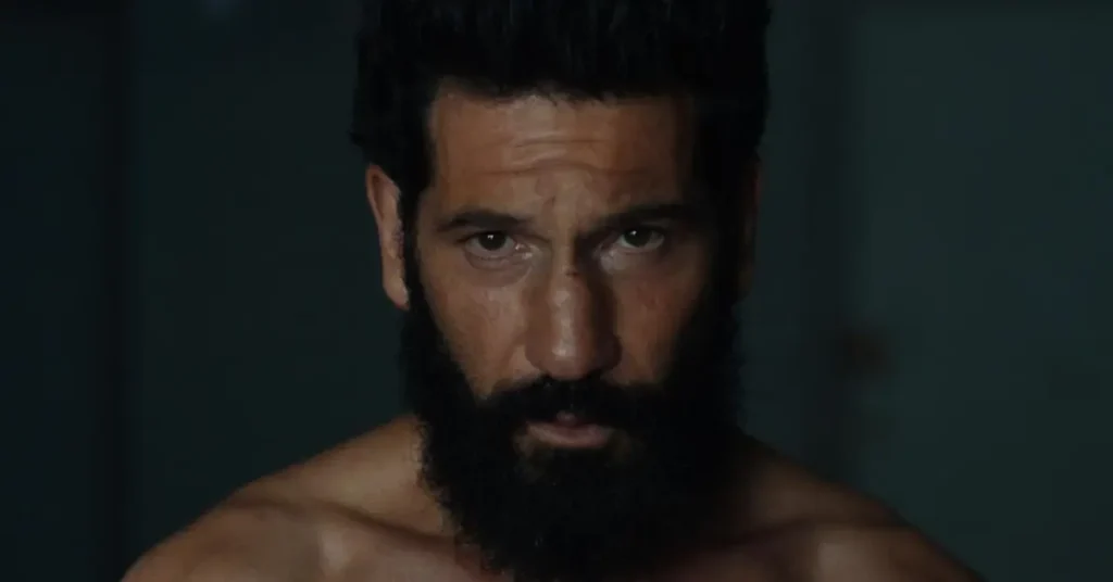 Jon Bernthal como Frank Castle Jon Bernthal como Frank Castle em momento introspectivo em O Justiceiro Uma Última Morte (2026)